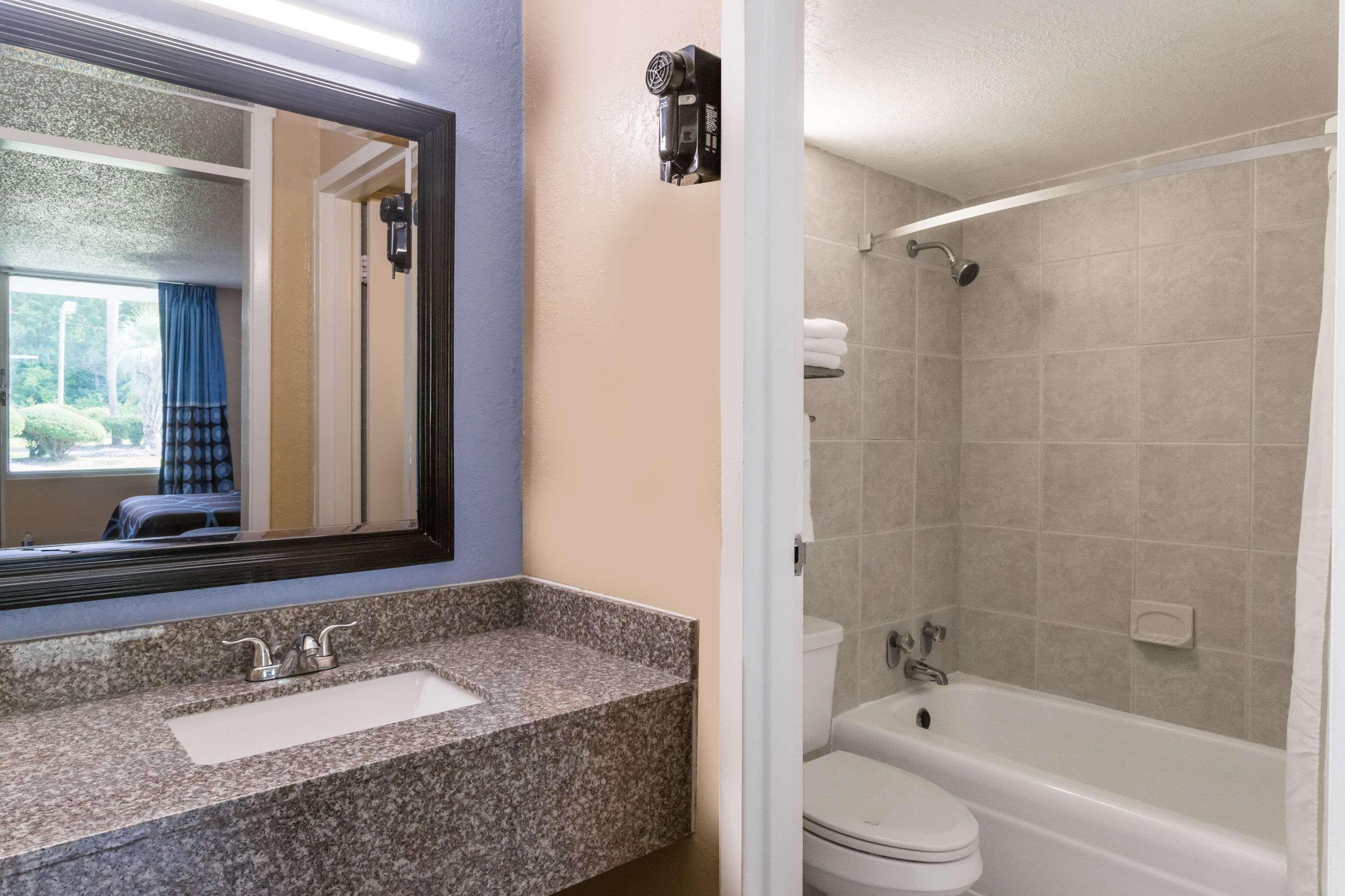 Super 8 By Wyndham Hardeeville - Savannah North Extérieur photo