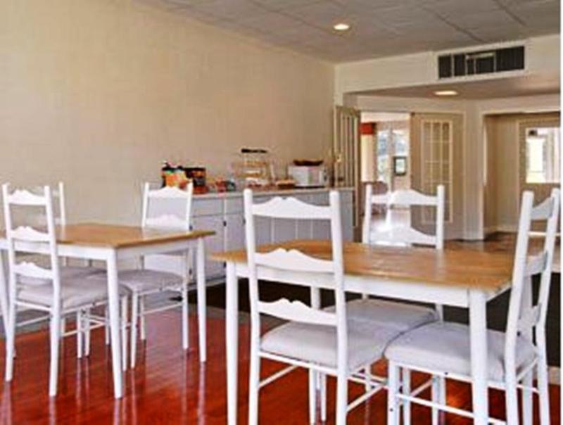 Super 8 By Wyndham Hardeeville - Savannah North Extérieur photo