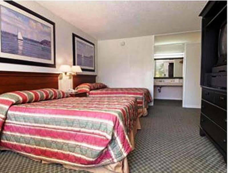 Super 8 By Wyndham Hardeeville - Savannah North Extérieur photo