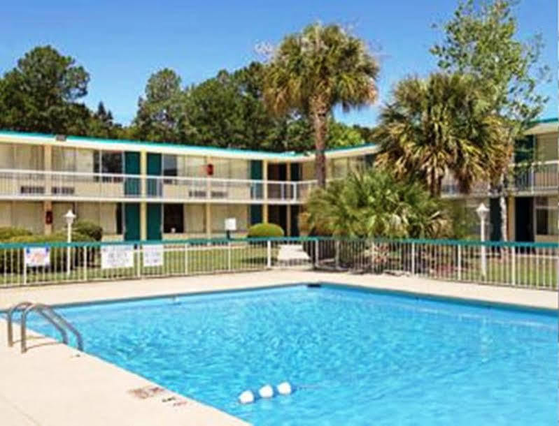 Super 8 By Wyndham Hardeeville - Savannah North Extérieur photo